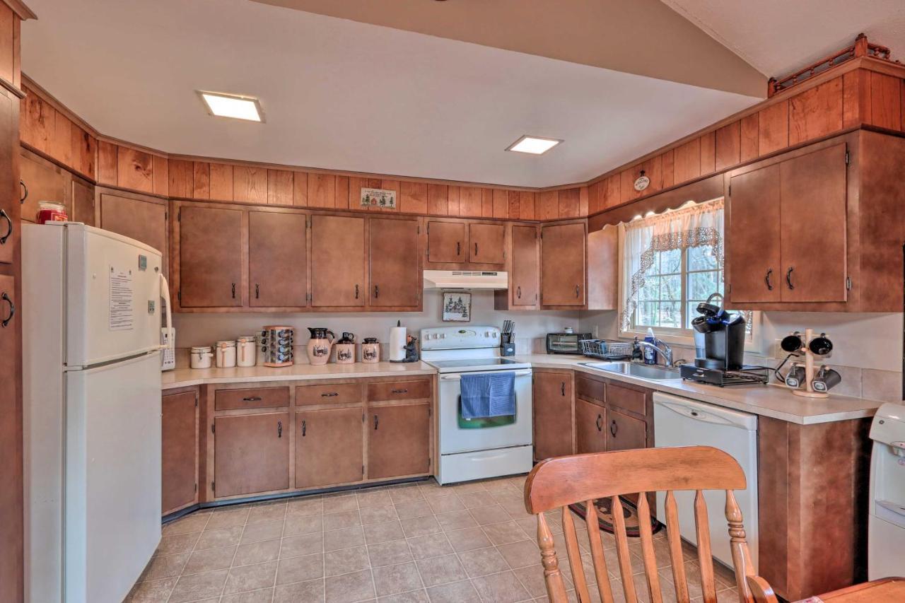 Poconos Home With Game Room Walk To Lake Harmony! المظهر الخارجي الصورة